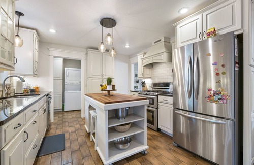 Fayetteville House | Pop art-themed dog-friendly home with huge deck, grill, cornhole, backyard