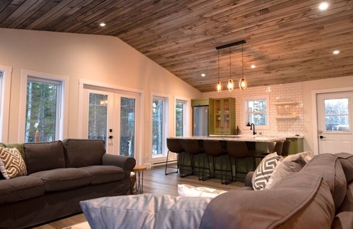 Gloucester County Cabin | Poplar Retreat - with hot tub