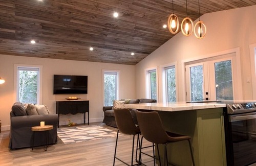 Gloucester County Cabin | Poplar Retreat - with hot tub