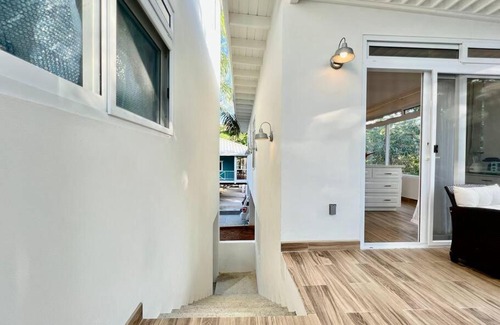 French Harbour Apartment | Poquito de Paraiso @Coral Views, French Harbour