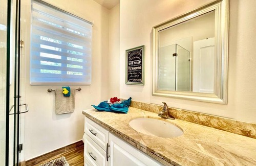 French Harbour Apartment | Poquito de Paraiso @Coral Views, French Harbour