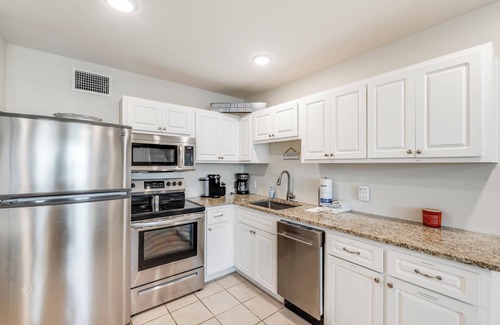 Port Aransas Condo | Port Aransas Getaway | Steps to Beach Boardwalk + Pool Access