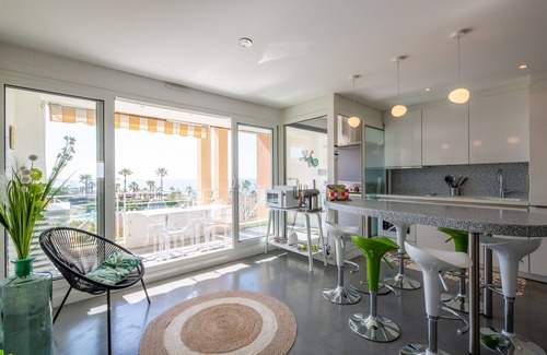 Frejus Port Apartment | Port FREJUS T3 70m2 double garage Sea view Direct access to the beach Swimming pool A dream stay for 4 privileged people