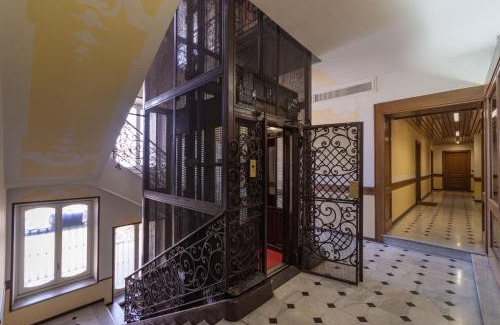 Historic Centre Apartment | Porta Nuova Shiny Studio Flat