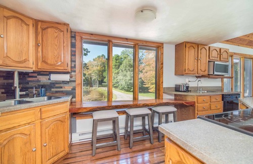 Westfield House | Portage Ponds 5 BR/3 Bath close to CHQ, wine trail