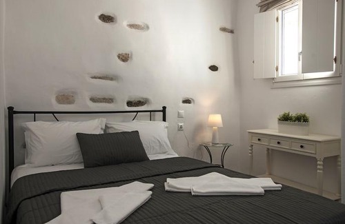 Parikia Apartment | Portes View House