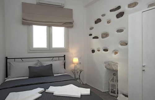 Parikia Apartment | Portes View House