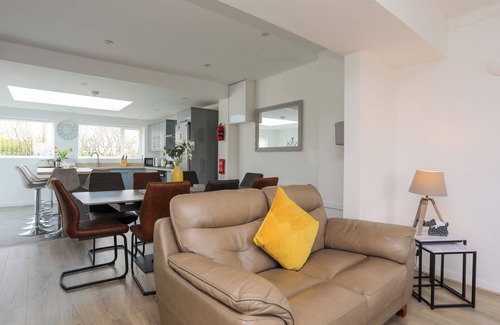 Trearddur Bay Cottage | PORTH EWYN, pet friendly, country holiday cottage in Trearddur Bay