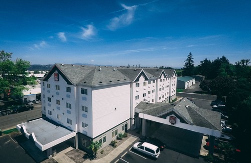 North Gresham Hotel | Portland Suites Airport East