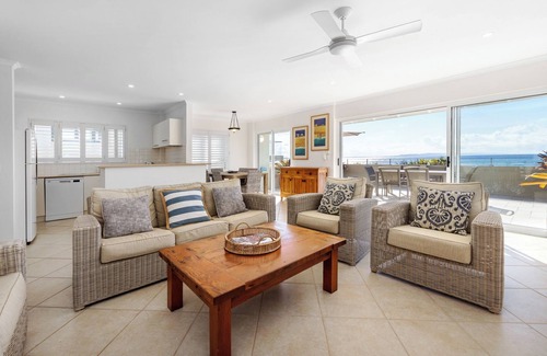 Noosa Heads Apartment | Portofino 7: Beachfront Penthouse