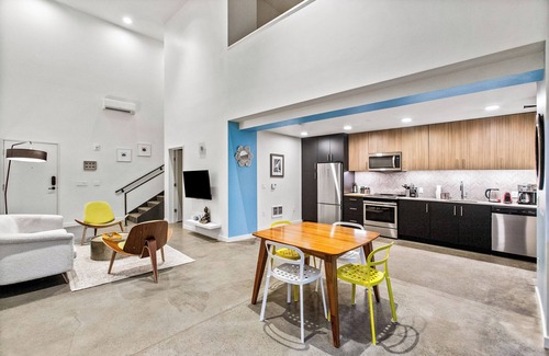 Downtown Apartment | Posh Lofty Pad in Central Redmond