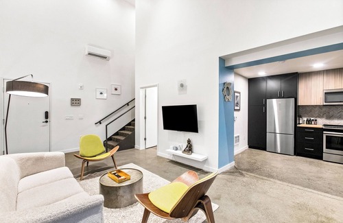 Downtown Apartment | Posh Lofty Pad in Central Redmond