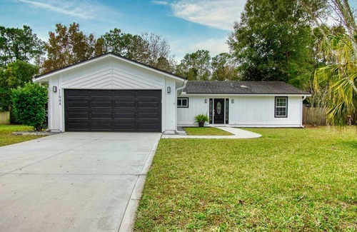 Southside House | ~Posh Panda Landing Sleeps 8 Heated Pool & Pond~