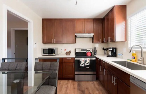 West San Jose Apartment | Posh place near Santana Row for vacation/business
