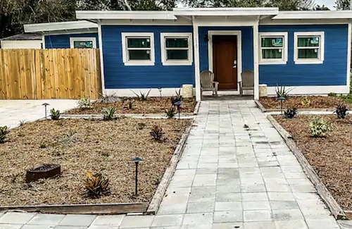 Fort Walton Beach House | Posh Princess Pad Close To Beach, Bases, and Shops In Central Fort Walton Beach.