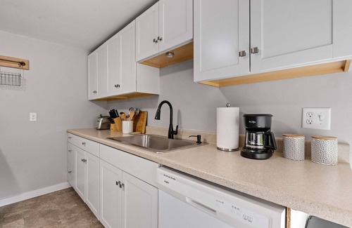 Bradford House | Post & Beam - 4 Bedroom 1 Bath Home On Pond - Shared 4 Bedrooms Available