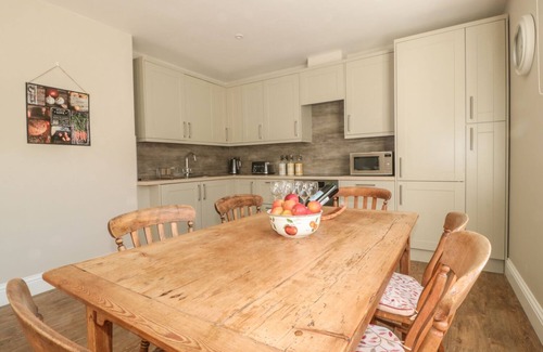 Winchcombe Cottage | POSTMASTER'S LODGING, family friendly, with a garden in Winchcombe