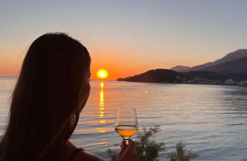 Himare Apartment | PotamSea Bliss 3 - Beach Front, Sun Beds & Parking