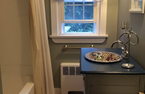 Great Barrington Cottage | Potential Ski Season Rental - Buttuernut/Catamount