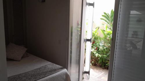 Balneario Praia do Pernambuco Hotel | Pousada Pé na Areia Guarujá