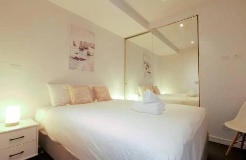 Prahran Apartment | PR126-1 BR Comfy Stay Next to Station with FREE Parking