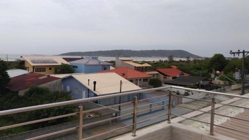 Palhoca House | Praia da Pinheira, alto padrão, 5 dormitórios, 4 BWC, climatizada 150 m praia