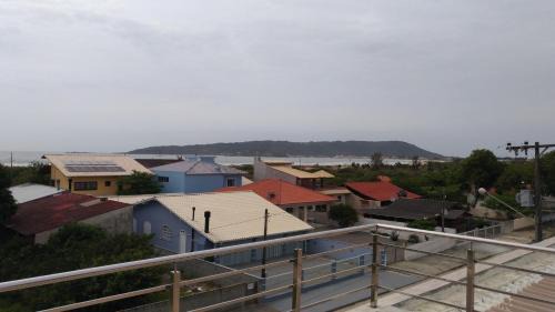 Palhoca House | Praia da Pinheira, alto padrão, 5 dormitórios, 4 BWC, climatizada 150 m praia