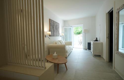 Capo Rizzuto Bed & Breakfast | Praialonga Suites with Pool and Garden