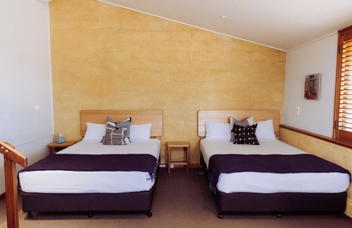 Parachilna Hotel | Prairie Hotel