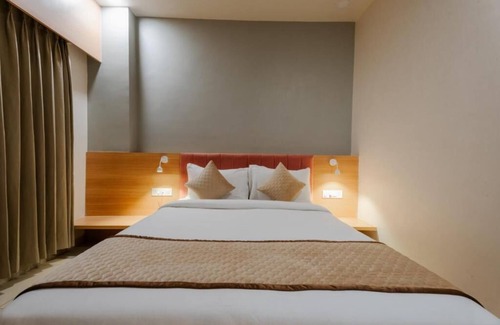 Nadiad Hotel | Prarambh By Siara