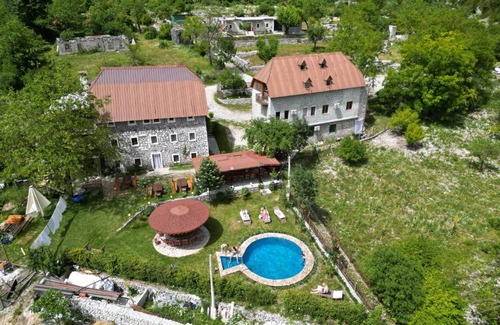 Shale House | Prek bjeshka guesthouse