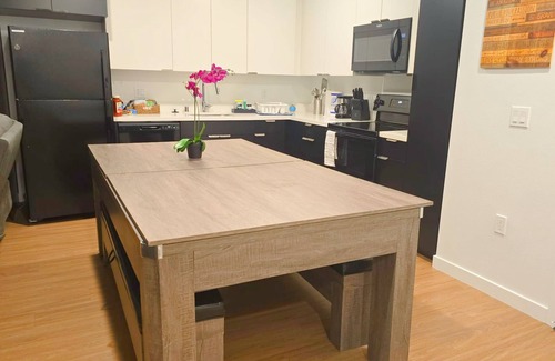 Little Tokyo House | Premier 2BR in Downtown LA's Art Hub