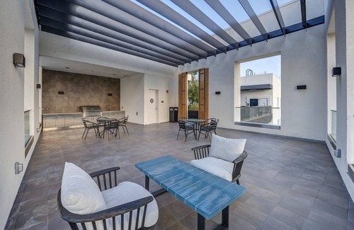 Little Tokyo House | Premier 2BR in Downtown LA's Art Hub
