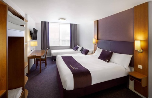 East Morton Hotel | Premier Inn Bradford North - Bingley