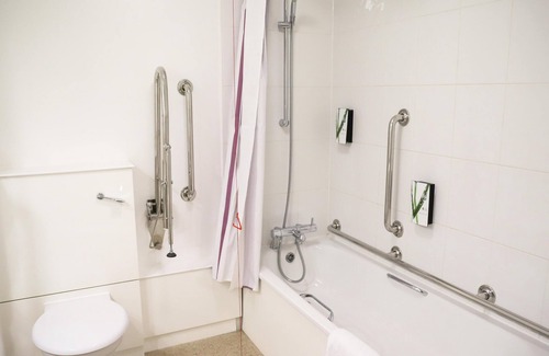 East Morton Hotel | Premier Inn Bradford North - Bingley