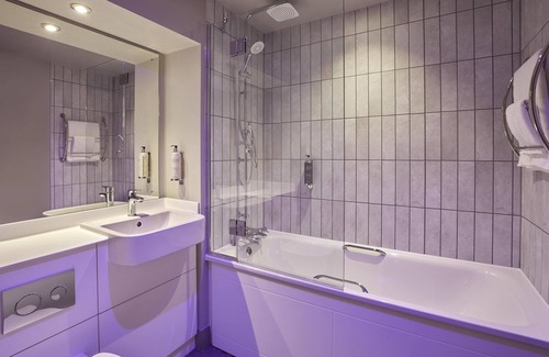 Pattiswick Hotel | Premier Inn Braintree - Freeport Village
