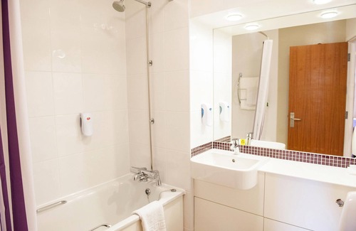 Cheltenham Hotel | Premier Inn Cheltenham Central - West/A40