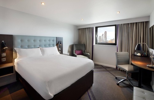Uxbridge North Hotel | Premier Inn London Uxbridge Town Centre