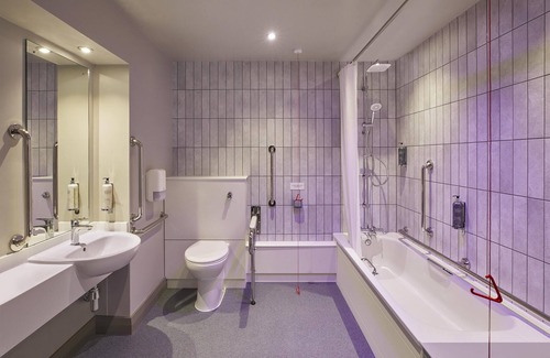 Bishop's Hotel | Premier Inn London Waterloo - Lambeth Road
