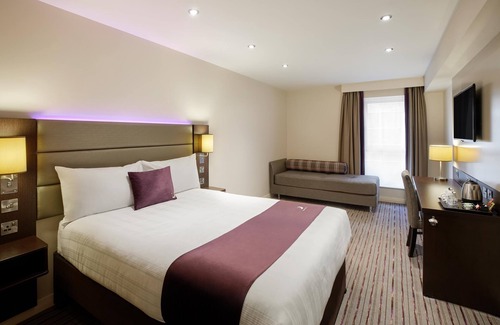 Carnon Downs Hotel | Premier Inn Truro