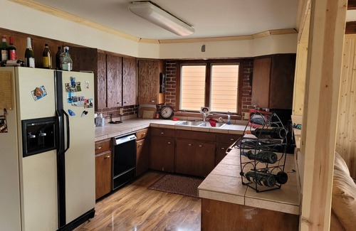 Lake Shore House | Premier location on Gull Lake.