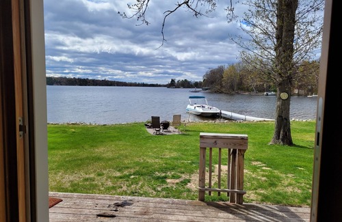 Lake Shore House | Premier location on Gull Lake.