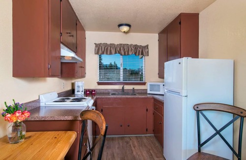 South Lake Tahoe House | Premier Resort Facing Lake Tahoe: Tranquil Trails! Ski and Hiking Nearby