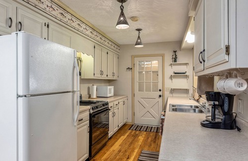 Lakeview House | Premier Riverfront Location ~ NEW BOATDOCK~ biking trails ~Bull Shoals Lake Fun