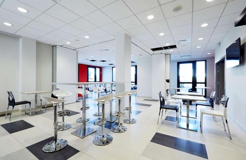 Porte Des Alpes - Mi Plaine - Manissieux Hotel | Premiere Classe Lyon - Saint Priest Eurexpo