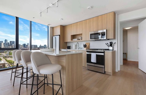 River North Apartment | Premium 2BR Apartments in Lincoln Park