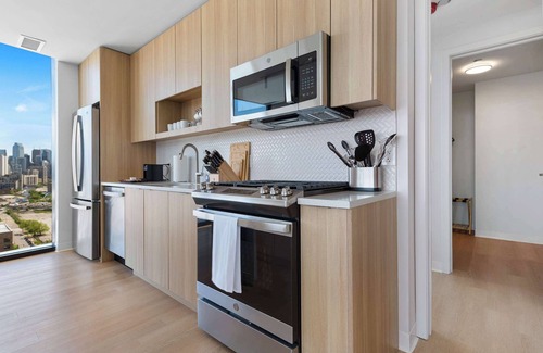 River North Apartment | Premium 2BR Apartments in Lincoln Park