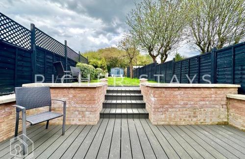 Borehamwood House | Premium 3BR House, French Doors and Private Garden