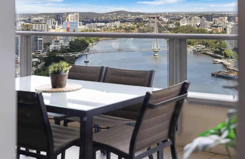 Brisbane Central Business District Apartment | Premium Family sized Apartment with Breathtaking Views