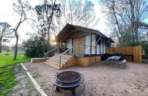 Bastrop Cabin | Premium Lakefront Cabin #3: The Firefly (Austin)